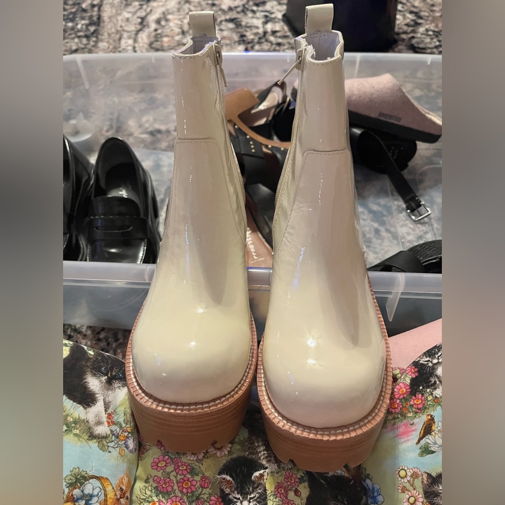 THE Jeffrey Campbell quavo leather boot